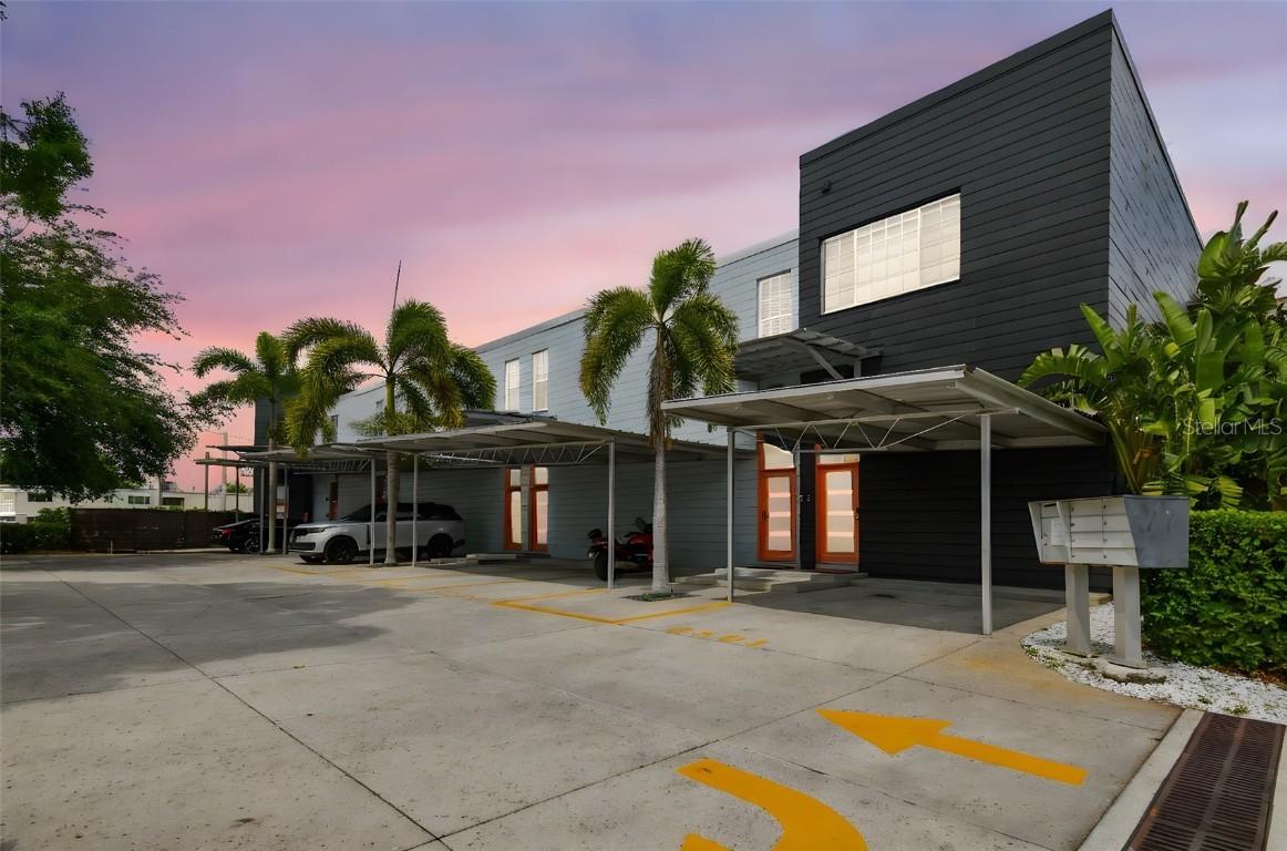 2505 W Azeele St., Tampa, FL 33609