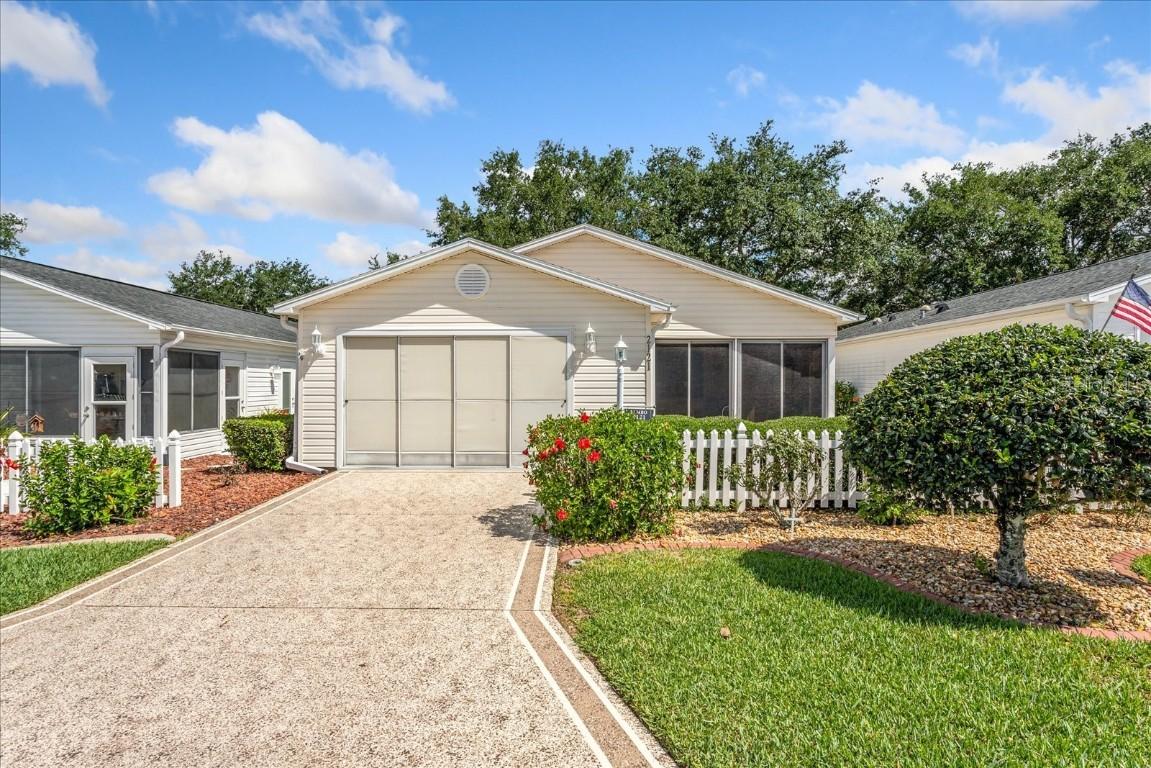 2121 Escobar Ave., Lady Lake, FL 32159