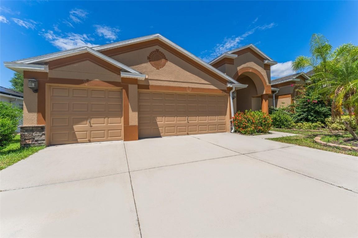 2637 Yukon Cliff Dr., Ruskin, FL 33570