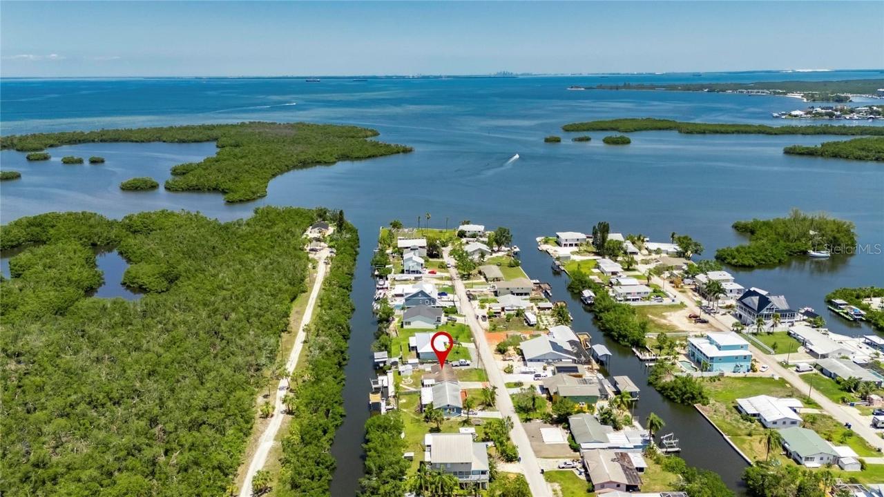 825 Seabreeze Dr., Ruskin, FL 33570