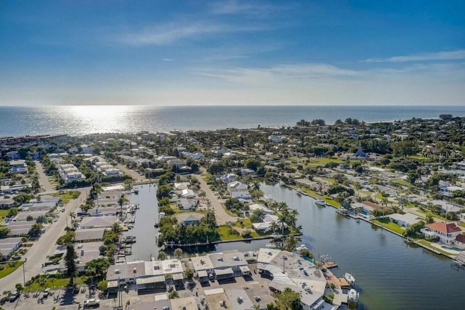 28 Seaside Ct., Holmes Beach, FL 34217