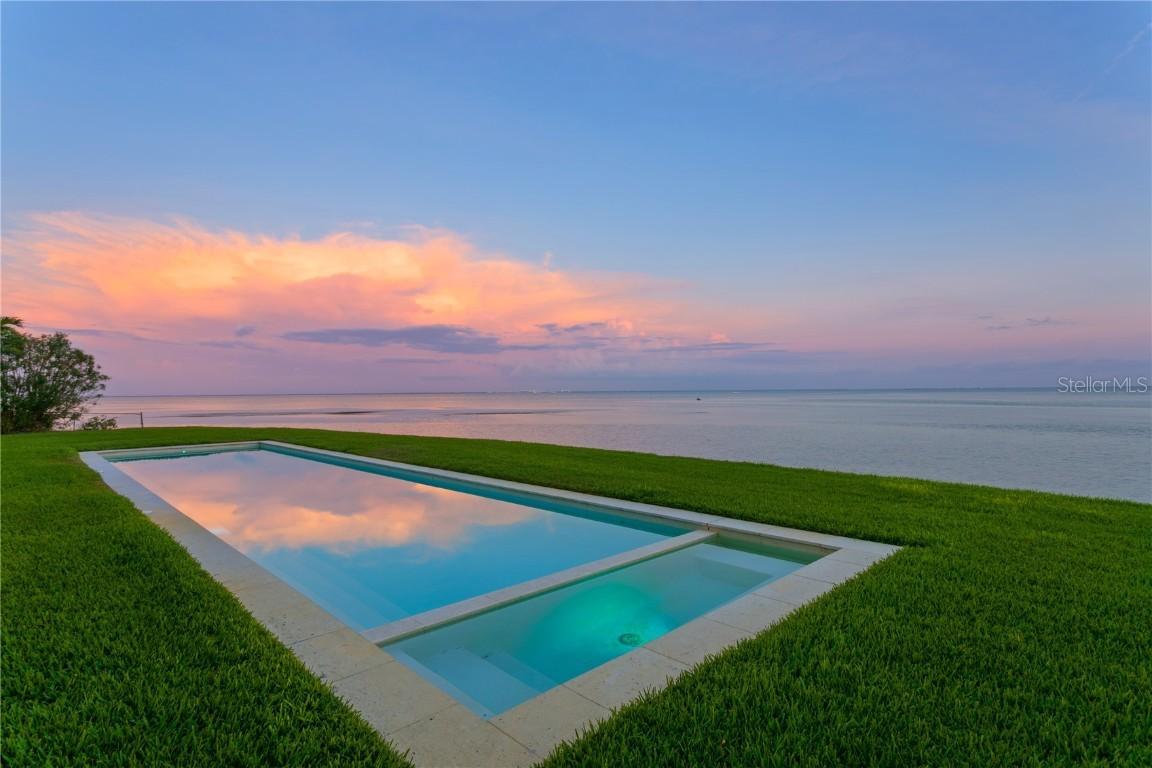 218 Colony Point Rd., St Petersburg, FL 33705