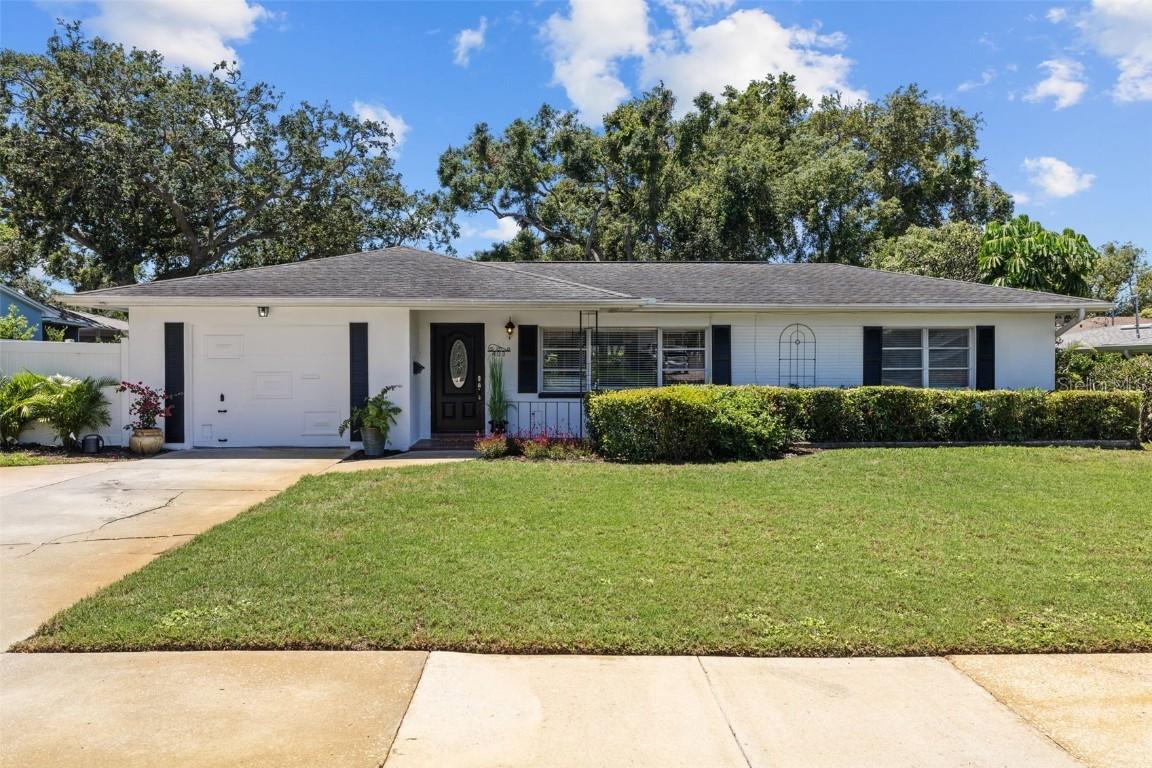 403 Althea Rd., Belleair, FL 33756
