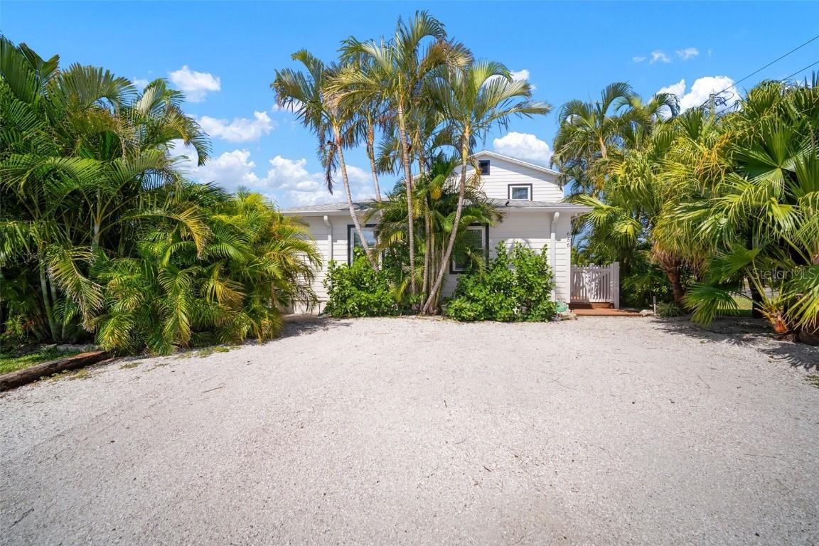 656 40th Ave., St Petersburg, FL 33703