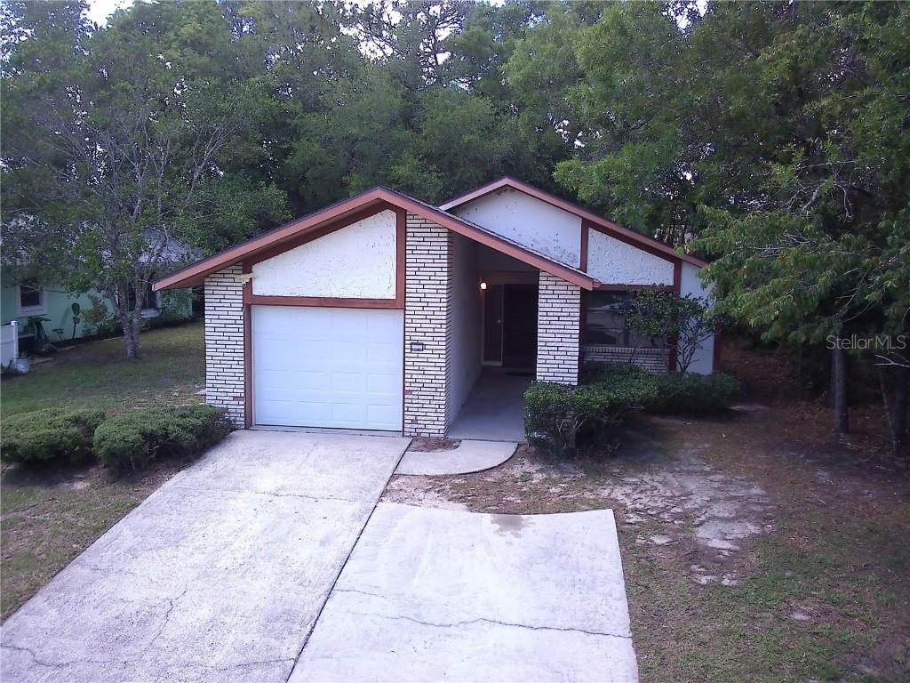 56 Golfview Dr., Homosassa, FL 34446