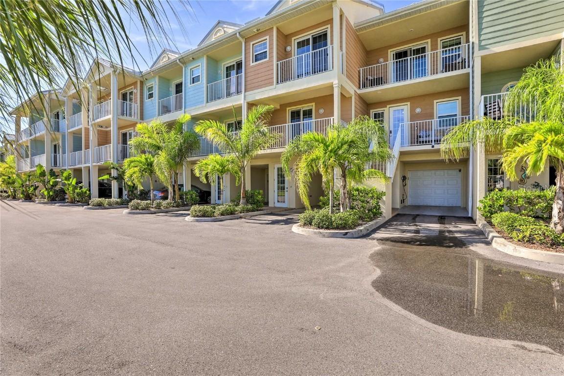 3282 Mangrove Point Dr., Ruskin, FL 33570