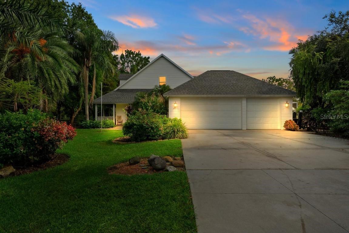 6915 215th St., Bradenton, FL 34211