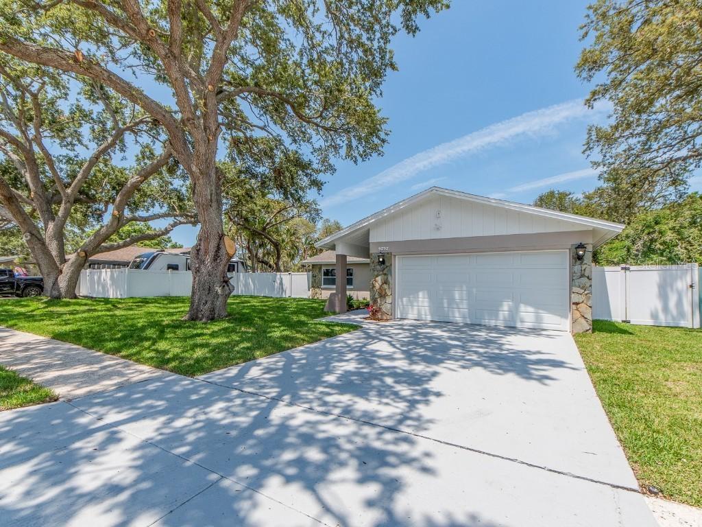 9292 120th Ln., Seminole, FL 33772