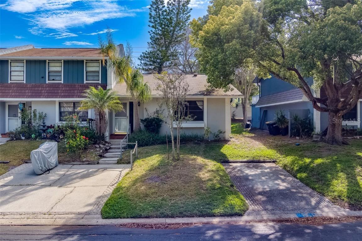 1249 Abbey Crescent Ln., Clearwater, FL 33759
