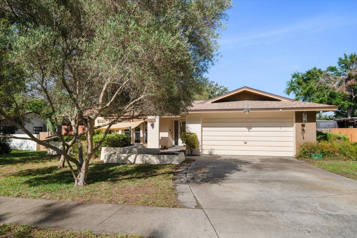 1142 Lancer Ln., Tarpon Springs, FL 34689