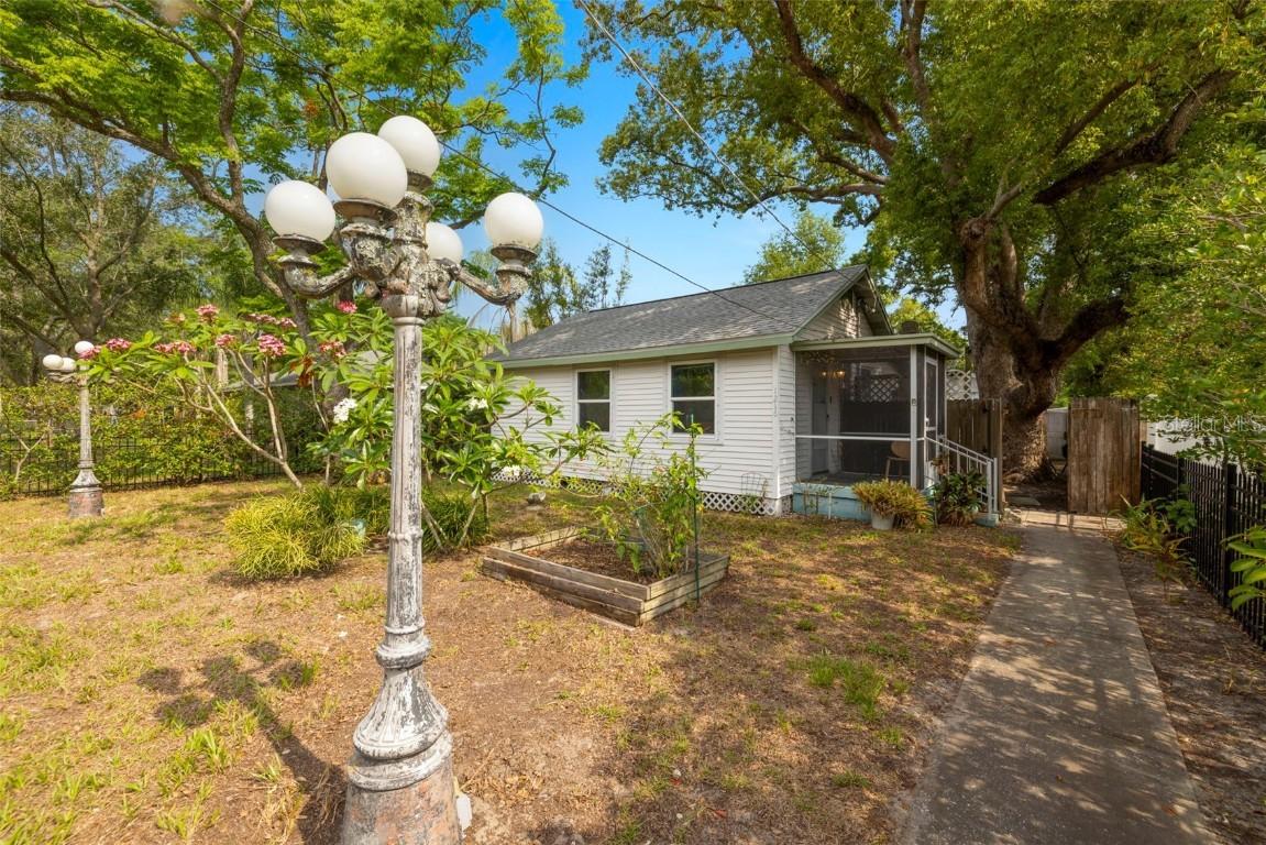 1216 E Lambright St., Tampa, FL 33604