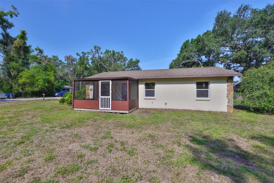1019 Lakeside Dr., Seffner, FL 33584
