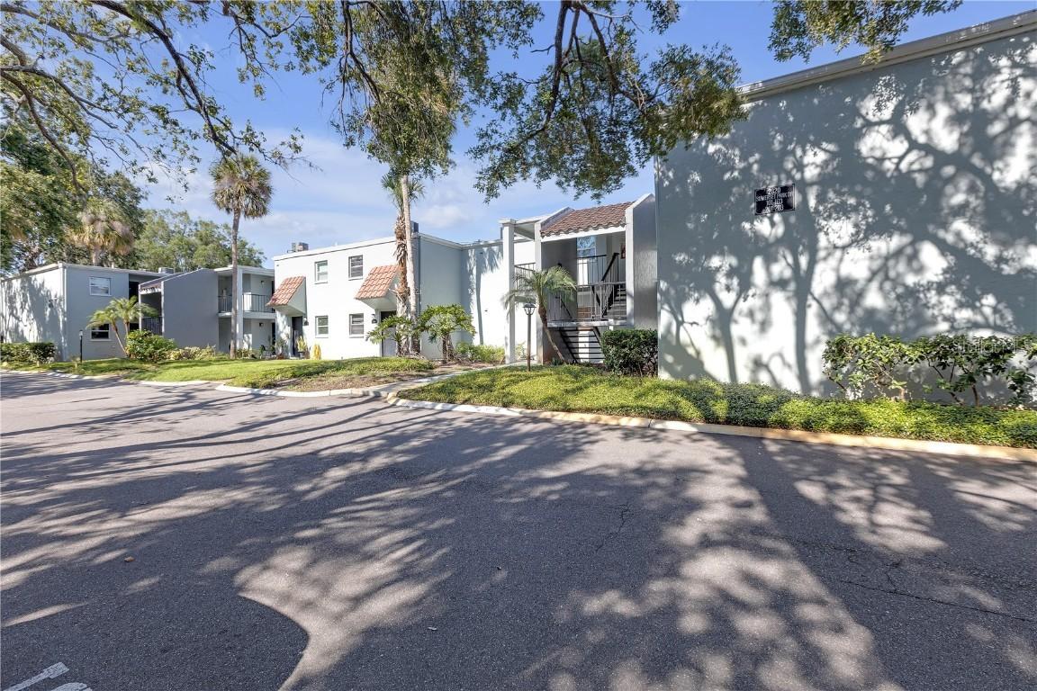 2820 Somerset Park Dr. #101, Tampa, FL 33613