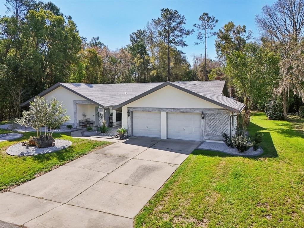 54 Pine Dr., Homosassa, FL 34446