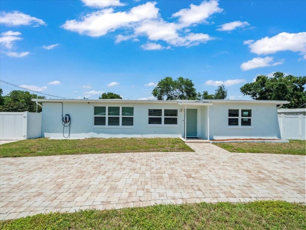 4005 W Coachman Ave., Tampa, FL 33611