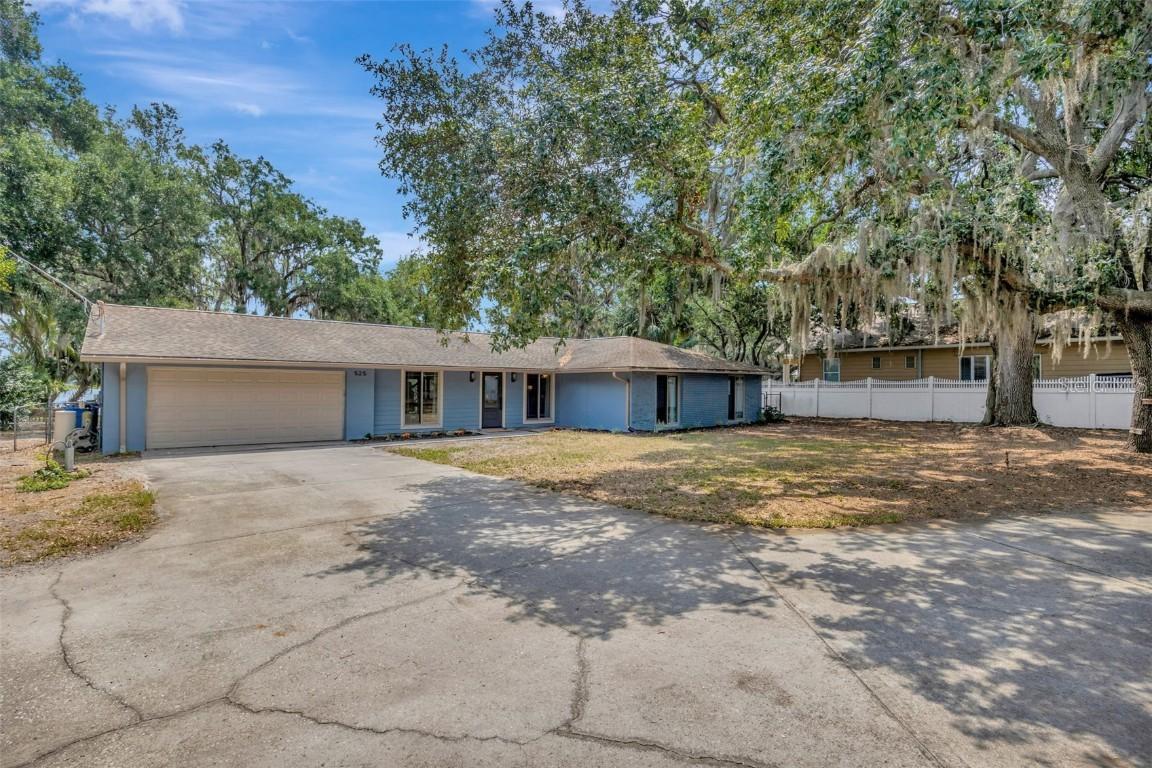 525 Gornto Lake Rd., Brandon, FL 33510