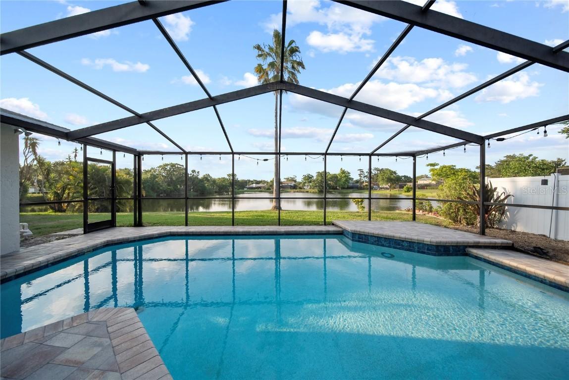 3925 Dunaire Dr., Valrico, FL 33596