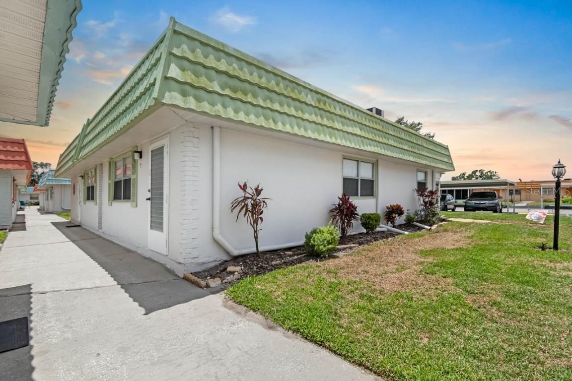 1802 Bedford Ln. #7, Sun City Center, FL 33573