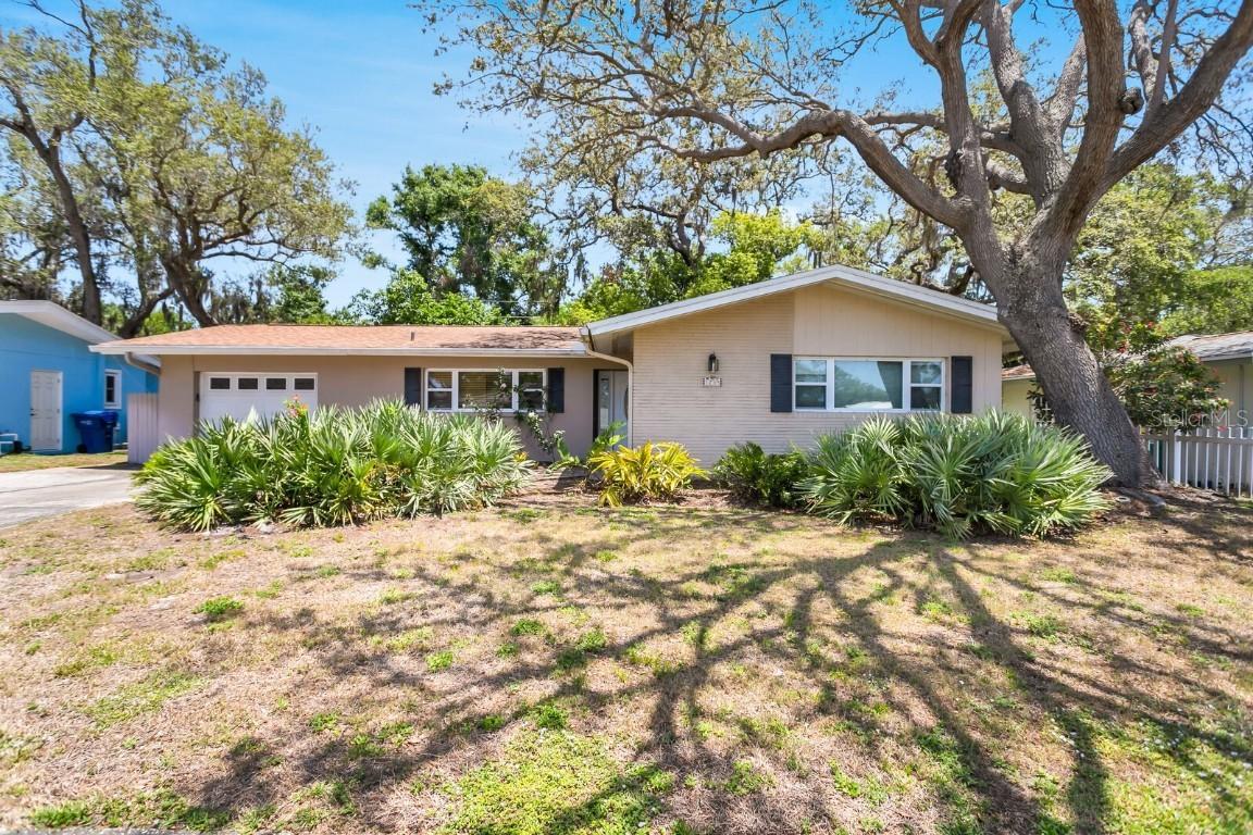 1739 Woodridge Dr., Clearwater, FL 33756