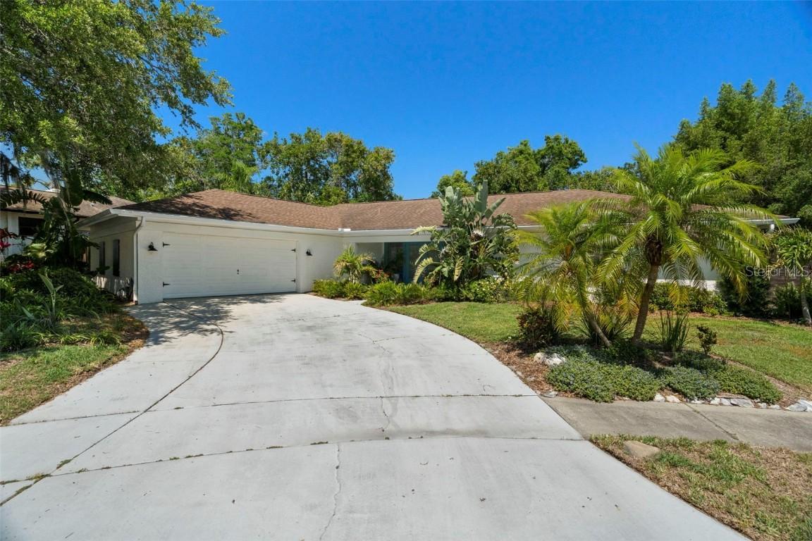 60 Lakeview Ct., Palm Harbor, FL 34683