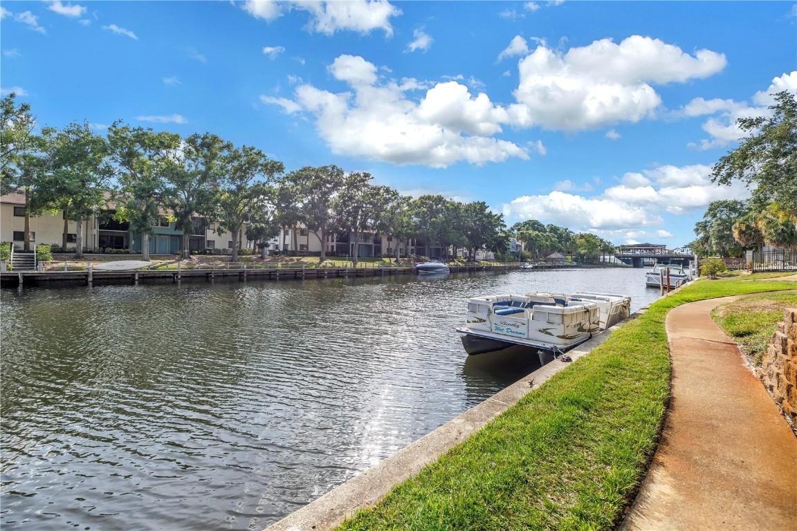 6309 Newtown Cir. #9B2, Tampa, FL 33615
