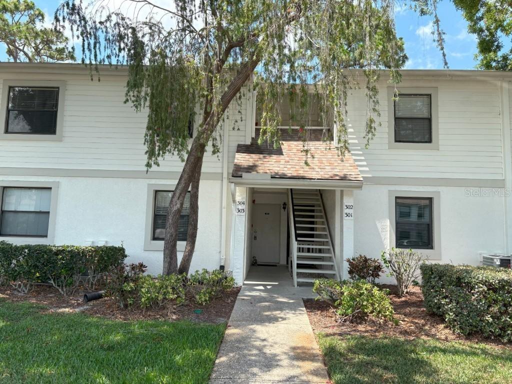 303 Meadow Ln., Oldsmar, FL 34677