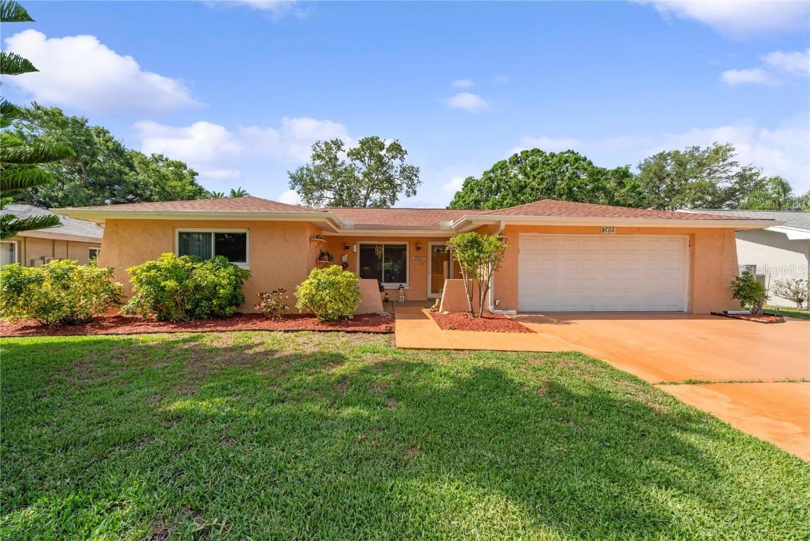 1707 Hibiscus Cir., Oldsmar, FL 34677