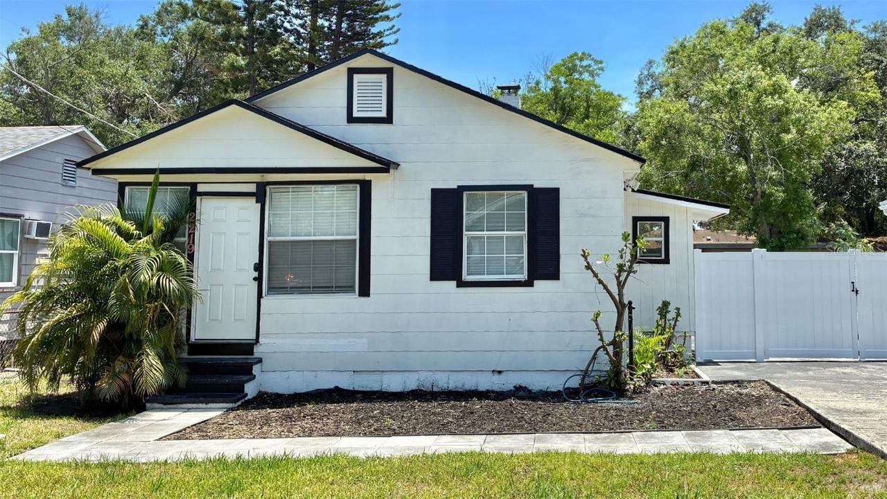 2219 Thrace St., Tampa, FL 33605