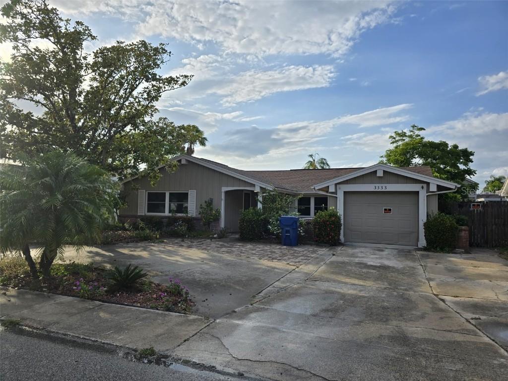 3333 Honeymoon Ln., Holiday, FL 34691