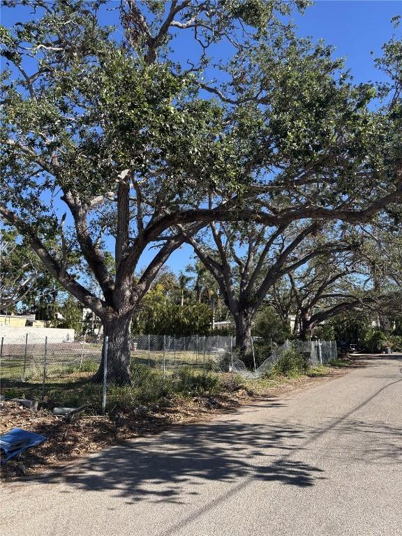 2155 Oriole Dr., Sarasota, FL 34239