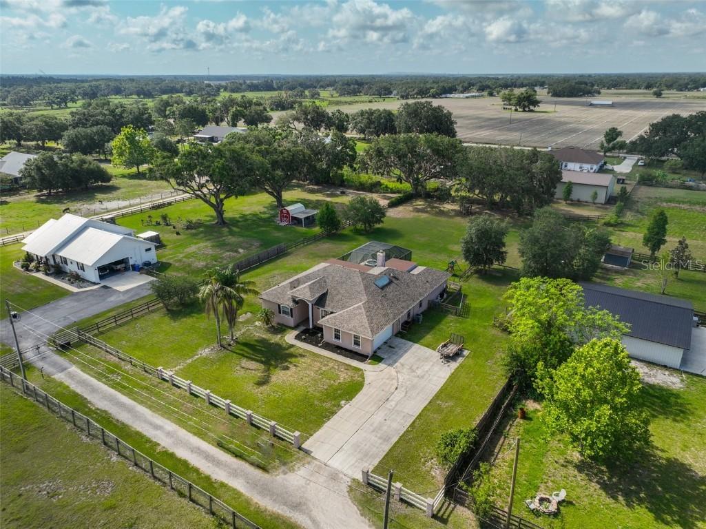 611 Robinson Oaks Ln., Plant City, FL 33567