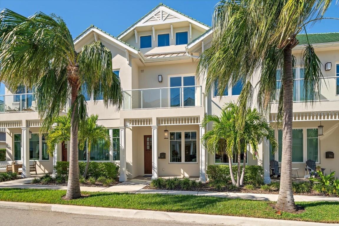 12 Country Club Ln., Belleair, FL 33756