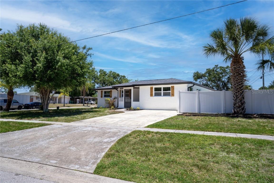 9097 Southern Comfort Dr., Largo, FL 33773