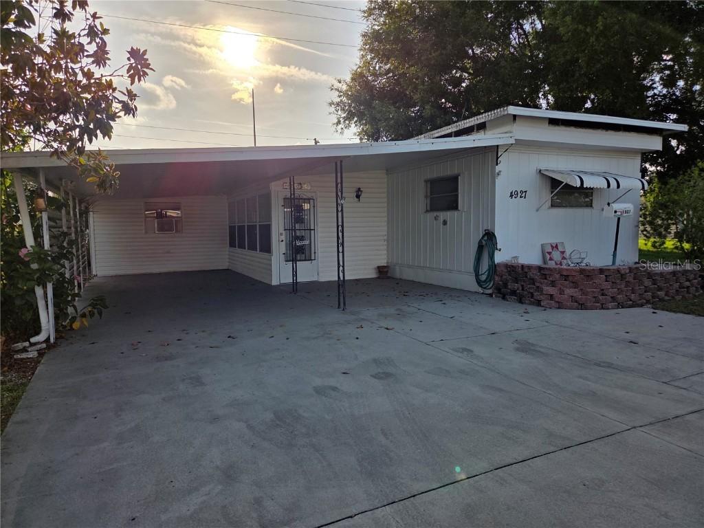 4927 Coral St., Zephyrhills, FL 33542