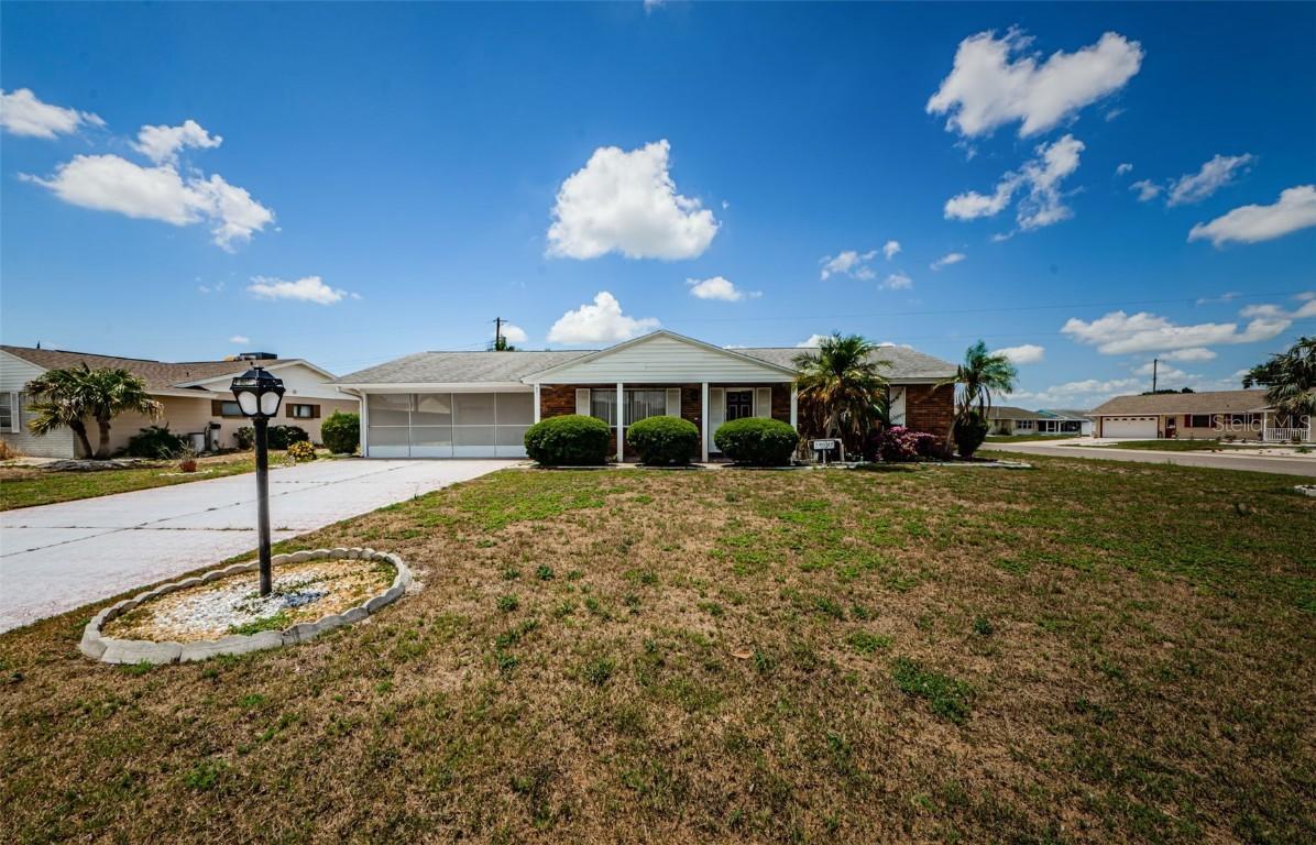 801 Oakmont Ave., Sun City Center, FL 33573