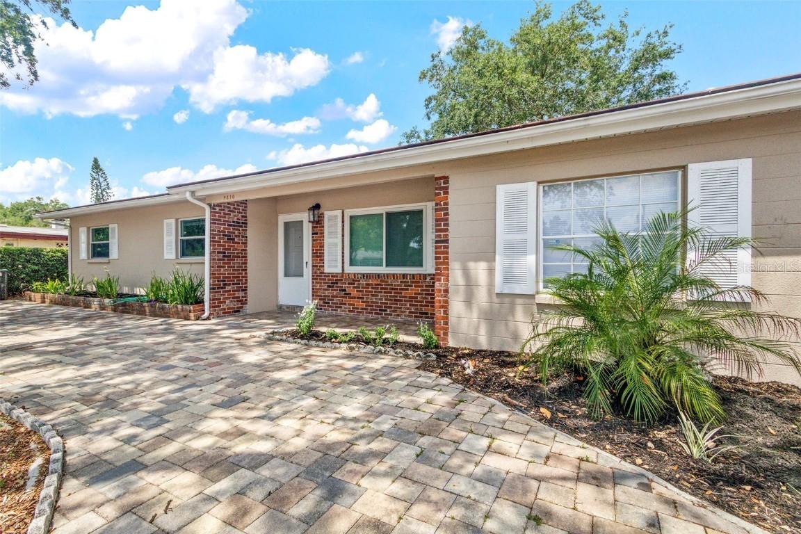 9810 N 53rd St., Temple Terrace, FL 33617