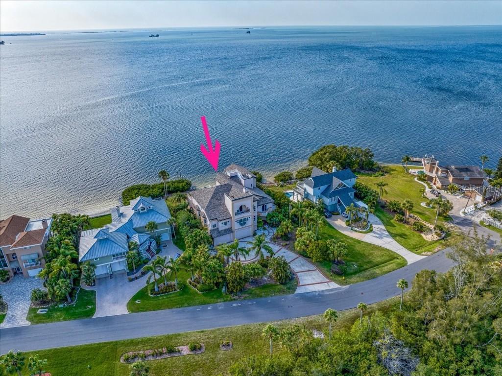 812 Point Seaside Dr., Crystal Beach, FL 34681