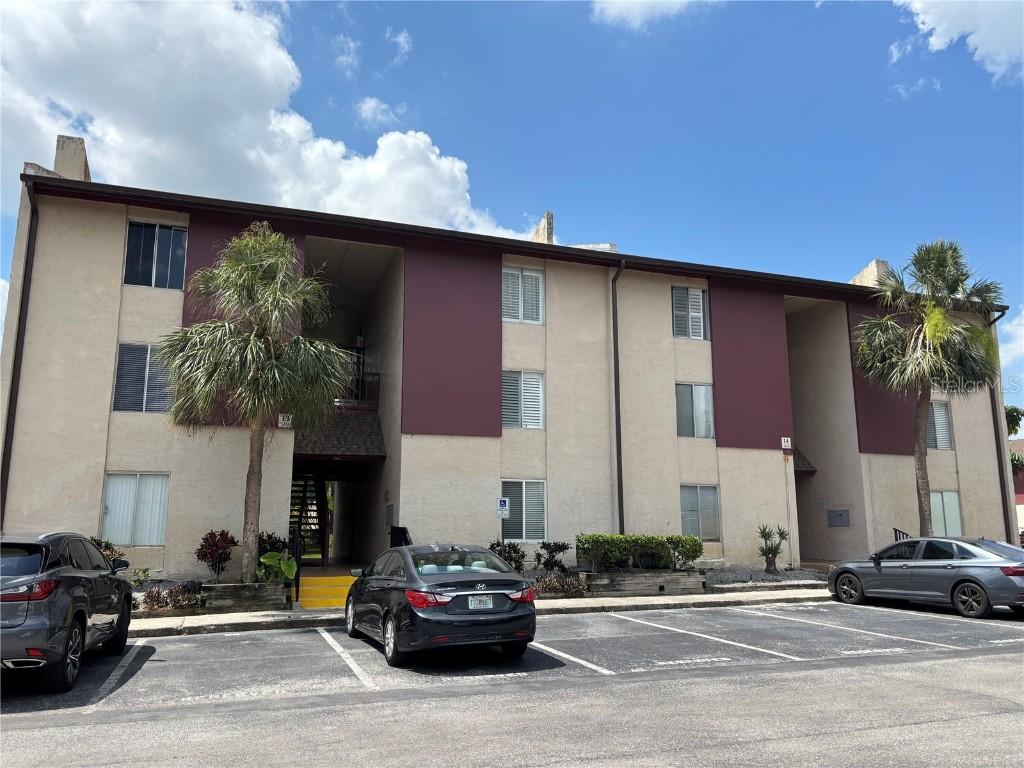 3814 N Lake Dr. #65, Tampa, FL 33614