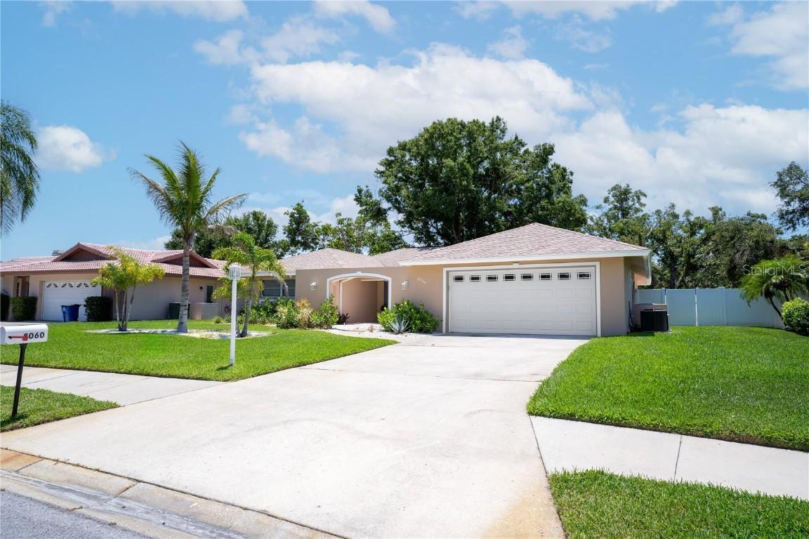 8060 Canterbury Cir., Seminole, FL 33777