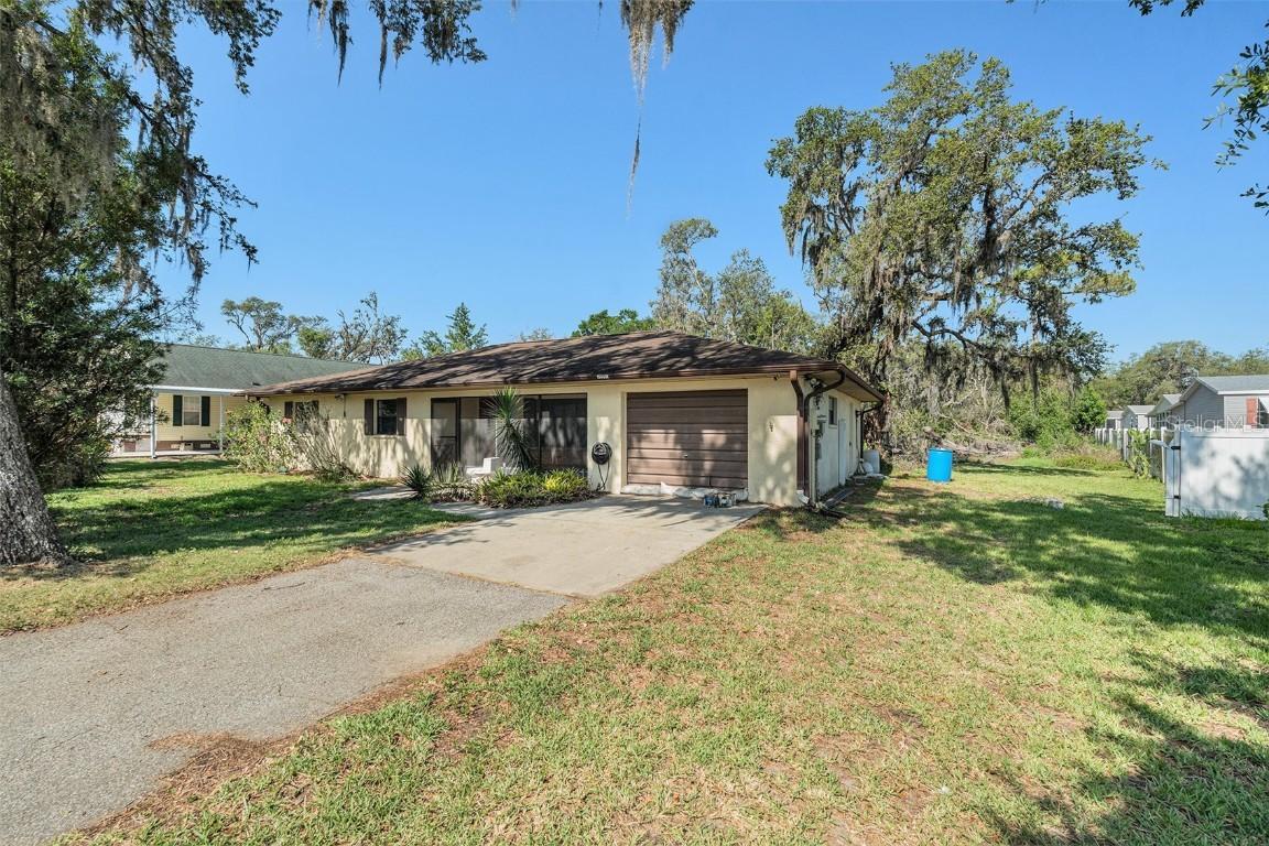 4221 Burrows Rd., Zephyrhills, FL 33542