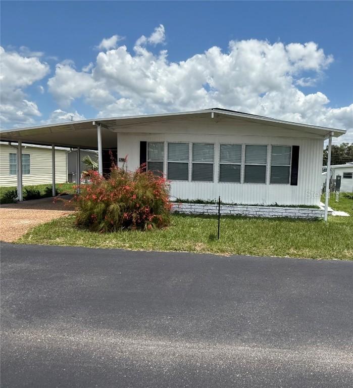 37832 Madeira Ave., Zephyrhills, FL 33541