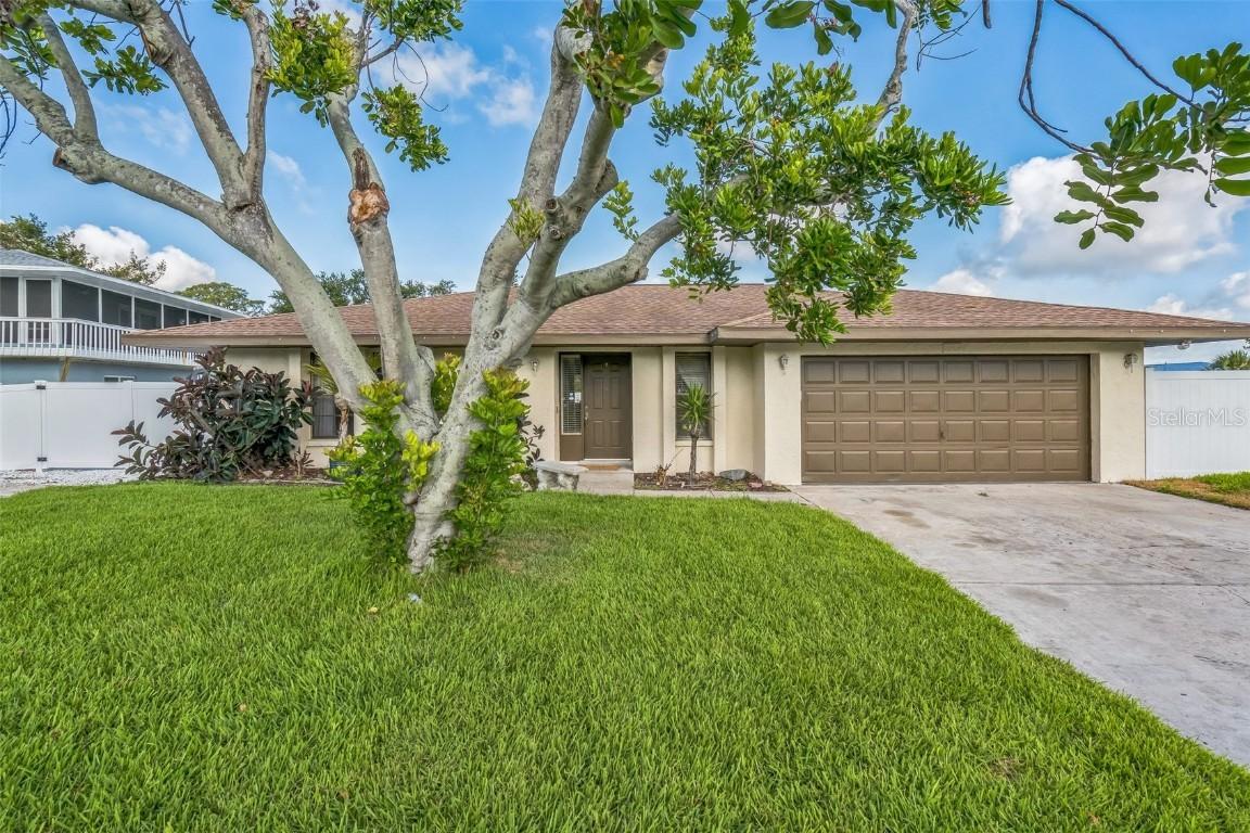 2204 78th St., Bradenton, FL 34209