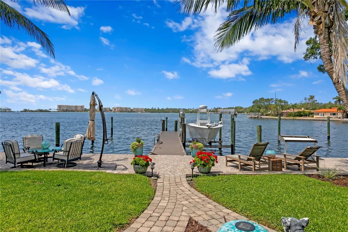 4649 Neptune Dr., St Petersburg, FL 33705