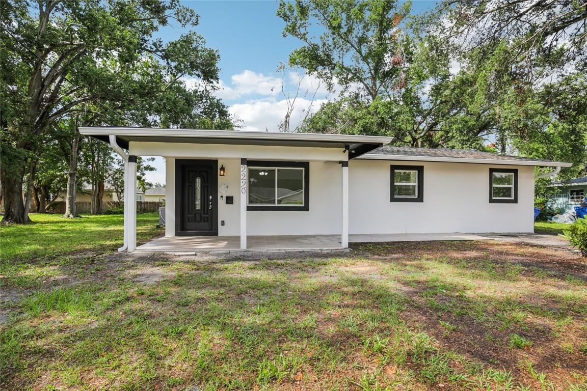 2220 3rd Ave., Bradenton, FL 34208