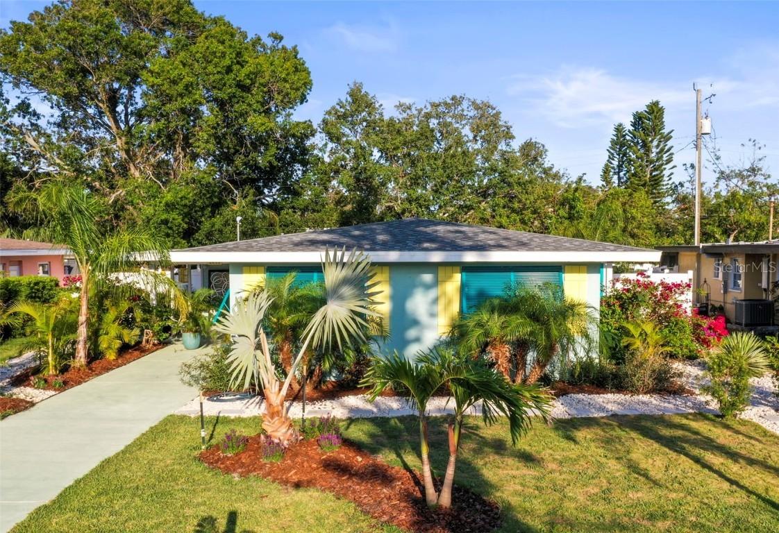 2479 Trade Winds Dr., Dunedin, FL 34698