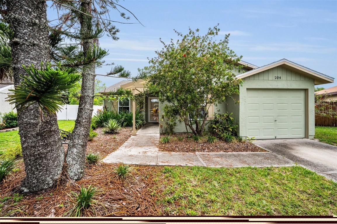 204 Lake Charles Ct., Oldsmar, FL 34677