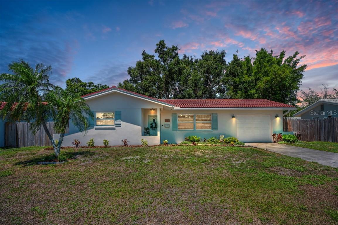9952 111th St., Seminole, FL 33772