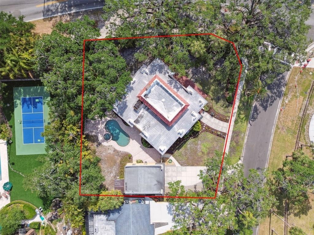 2710 N Dundee St., Tampa, FL 33629