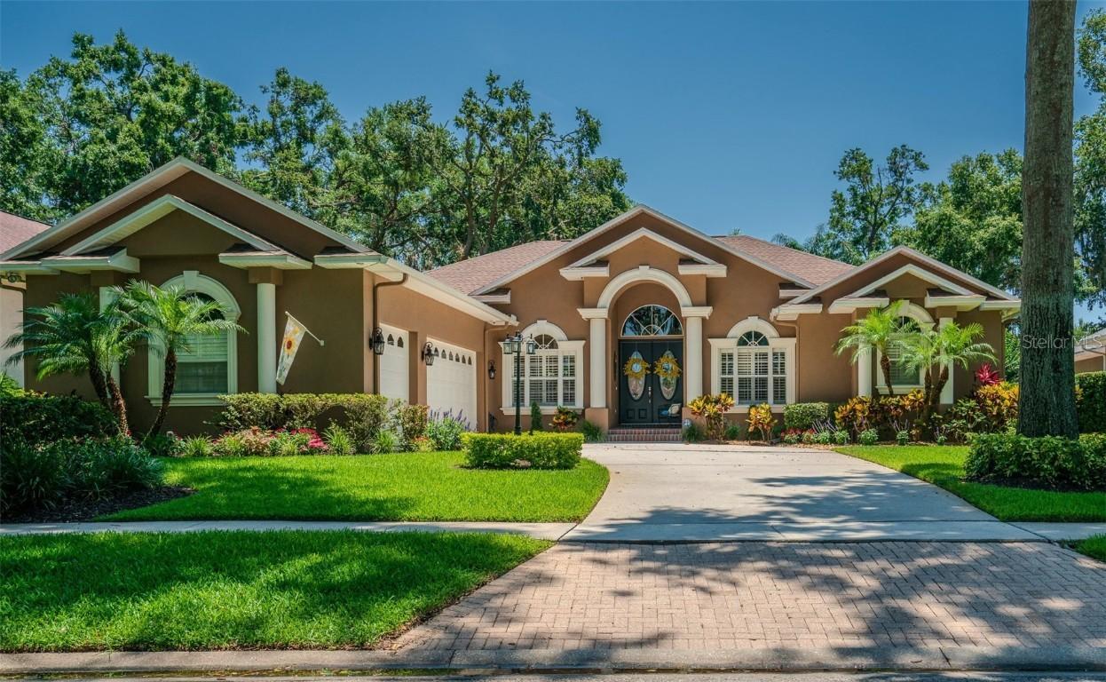 2417 Valrico Forest Dr., Valrico, FL 33594