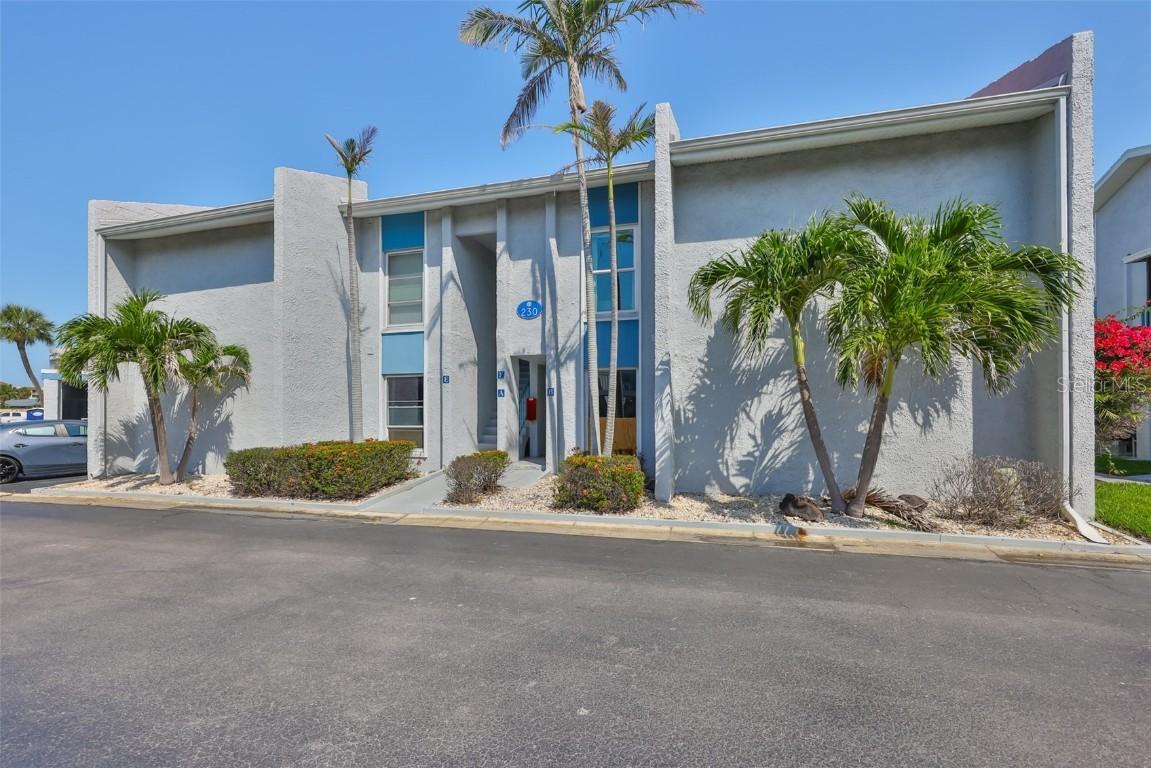230 Medallion Blvd. #F, Madeira Beach, FL 33708